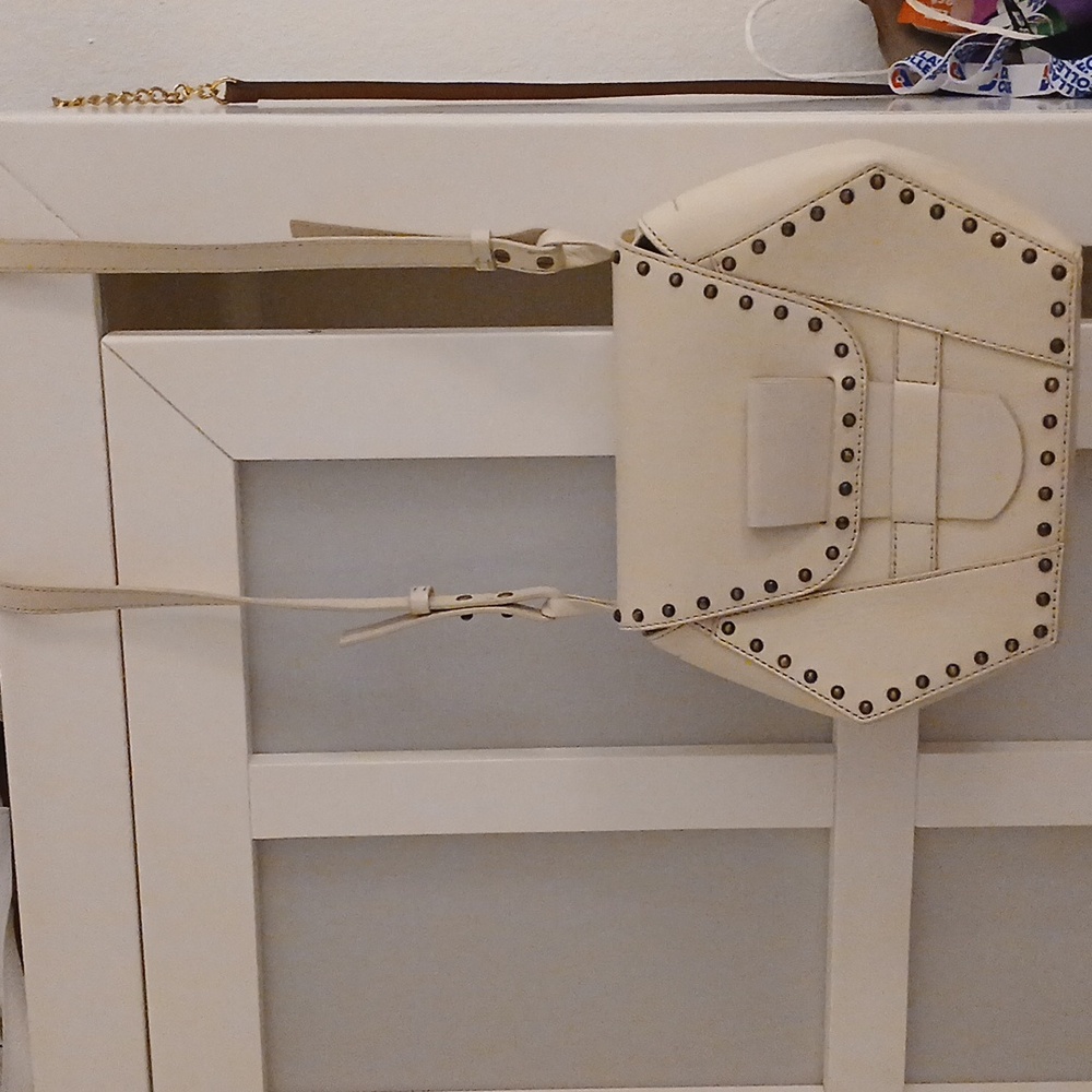 VINCE CAMUTO PURSE - Picture 2 of 4